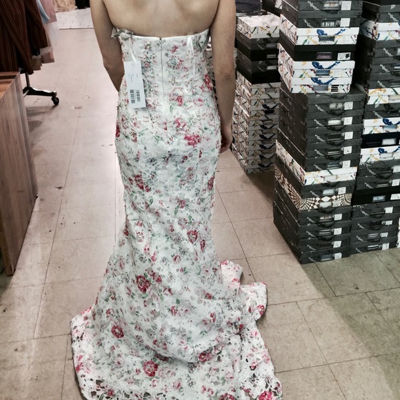 Jovani bridal gown with train - Picture 5 of 5